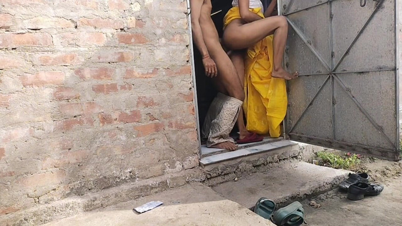 Fantacycutting: Indyjska gospodyni domowa na zewnątrz jebanie z sąsiadem szwagra