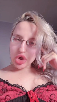 Obsesi bibir mengusik