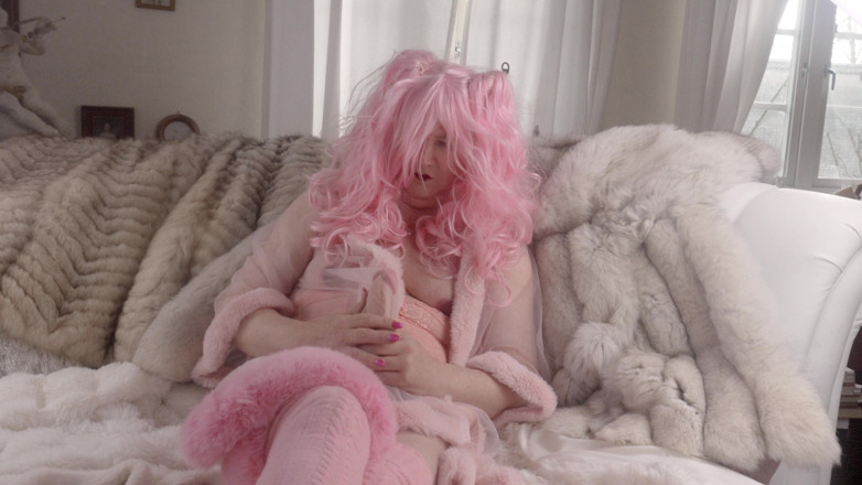 Trans fur bitch: Трансфурбіч показує гігантський фута-член на гарному хутрі