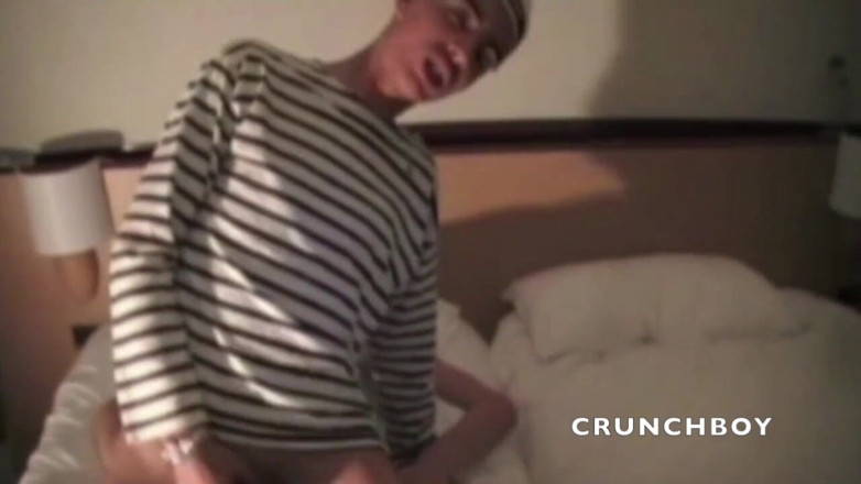 STRAIGHT BOY CURIOUS: Marriner twink gợi cảm bị đụ bởi cậu bé có vảy