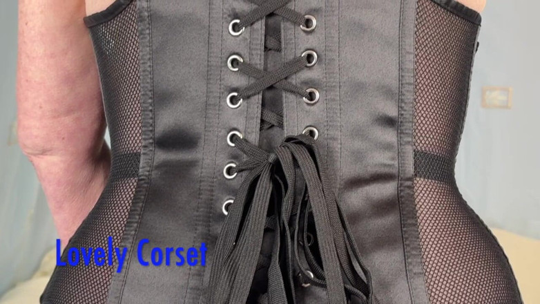 Aunty Sandra vintage girdle queen: Mătușa Sandra în corsetul ei negru și tocuri Vgq57