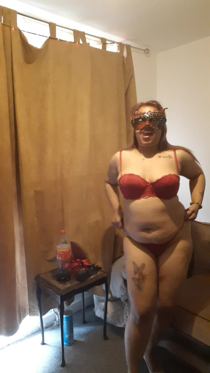 Gloriousshelly: Lexy di bilik depan bersendirian