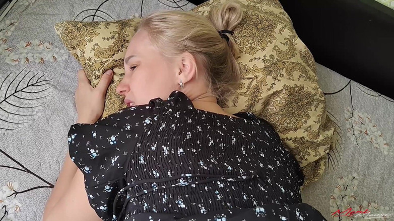 Meri-Mouse: Üvey Kız Kardeşin Anal Öncesi Onu Germesine Yardım Etti