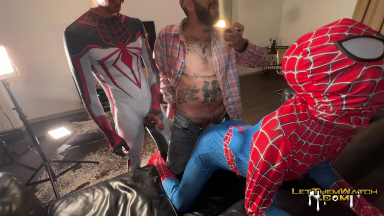 Let them watch: Kumpulan gay dengan batang besar tag berkumpulan labah-labah seks gay!
