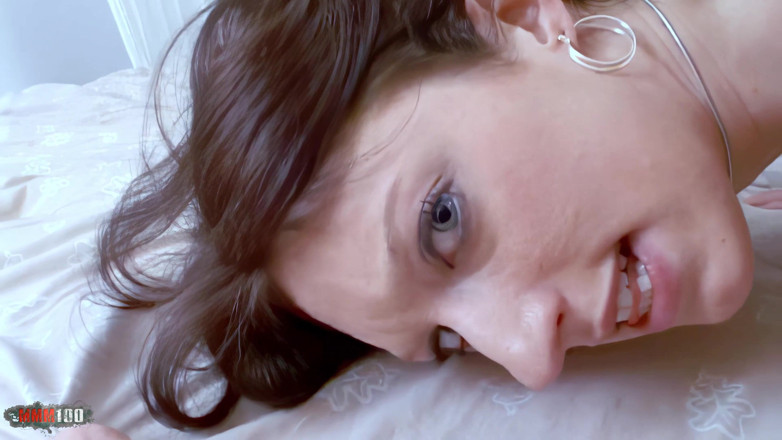 MMM100: Terry w analnym trójkącie z dwoma napalonym babes Angie Kiss...