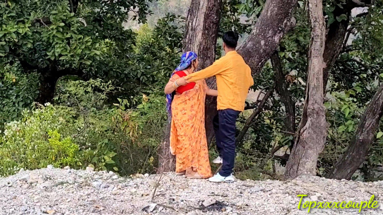 Topxxxcouple: Desi dorf bhabhi genießt fickvideo