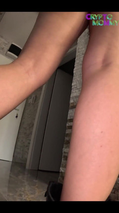 Crypto Mommy: Menghabiskan setiap hari dengan pelacur siber