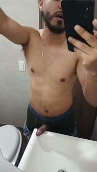 Masturbation tellement sexy dans la salle de bain