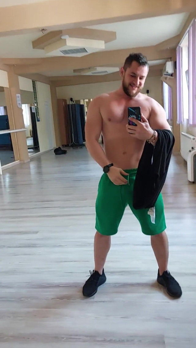 Get Naked After Gym (Michael Ragnar)