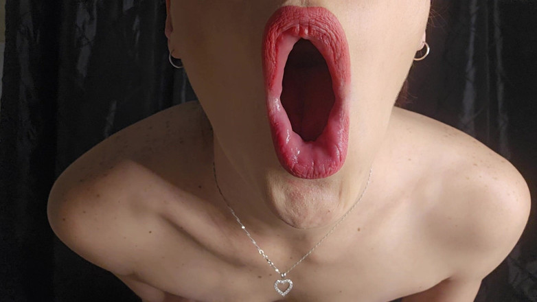 petite-mia: Sudut pandangan dekat merokok dan bibir tetek kecil sangat sedap