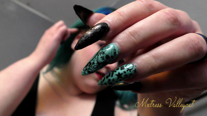 Mxtress Valleycat: Mesmerised by my long nails