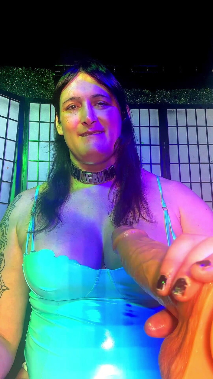 Cali Fauna: Geölt und liebender handjob und blowjob