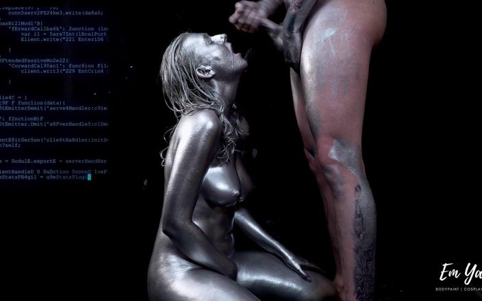 Em Yang: Bodypaint seksi seksi dengan tubuh aduhai lagi asik nyepong kontol...