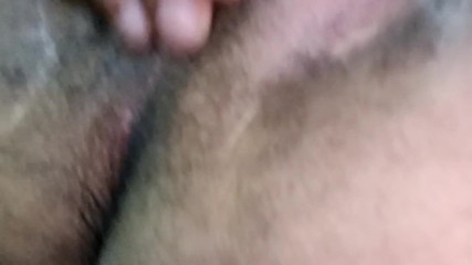 Bottom alsotop: Un arrapante culo vergine prova a rompersi con un dito