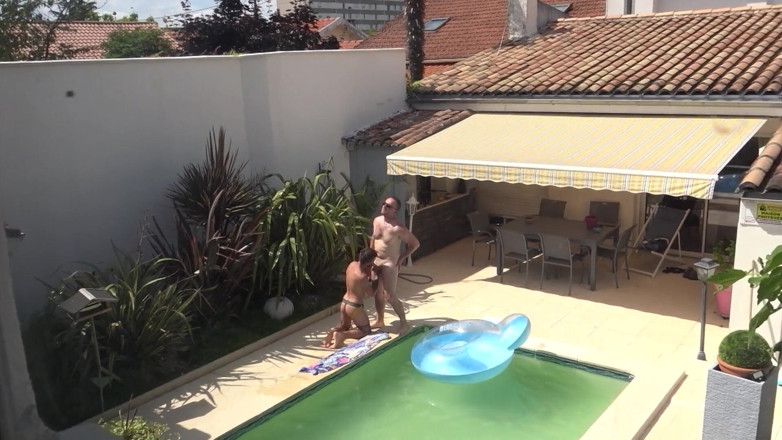 Gaybareback: Franse twink zonder condoom geneukt door sexy homoseksuele kerel