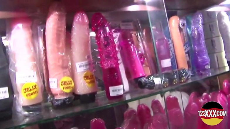 123XXX - Fucked Amateurs in Germany!: Awek comel bertetek besar dijemput dan dikongkek di kedai seks