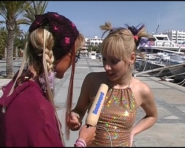 Deutsche Camgirls: Blonde Teen Likes to Play with Her Anal Hole at...