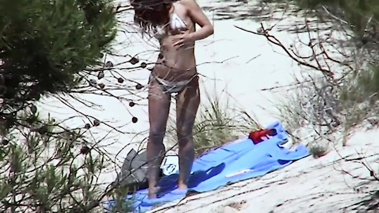 Sextermedia by Pete: Ruda beauty dildoing cipki na piaszczystej plaży