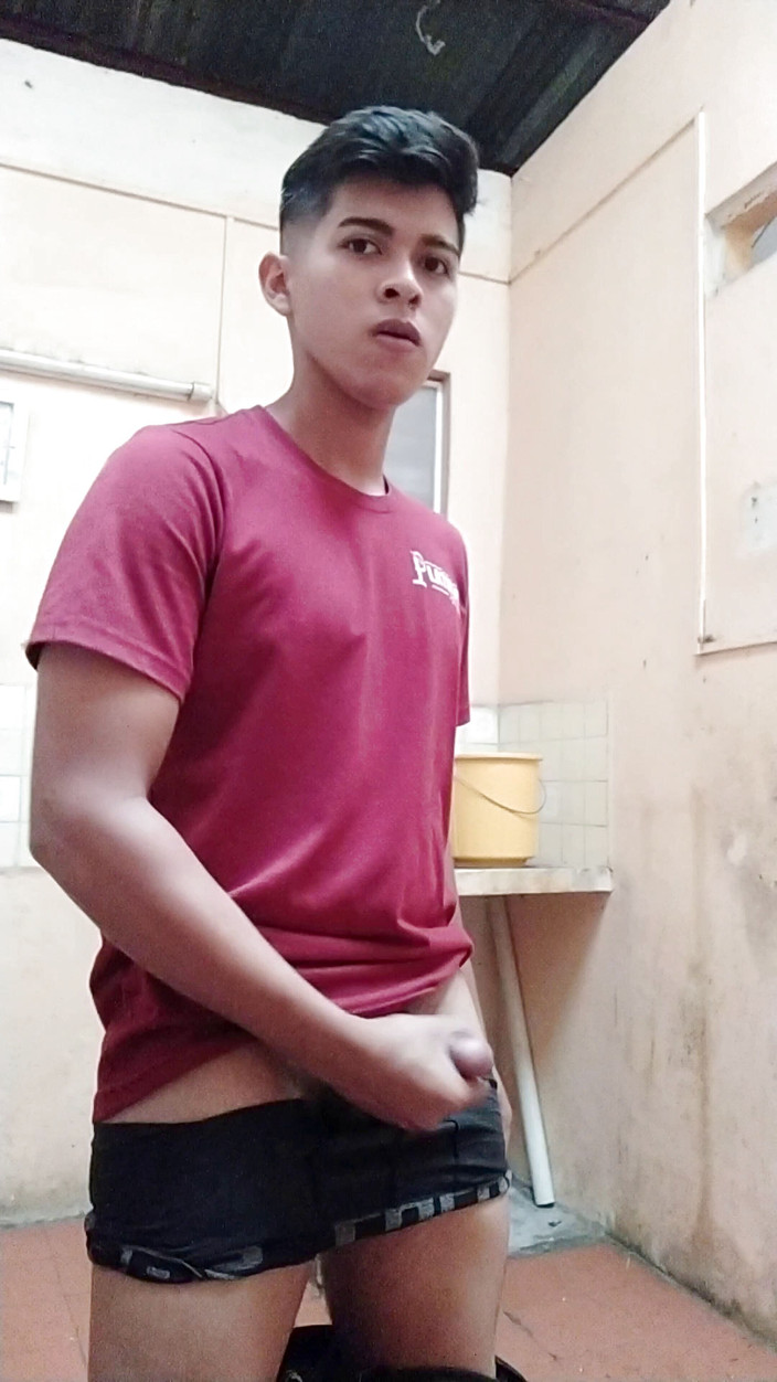 Chicos Virales: Hot teen boy masturbates