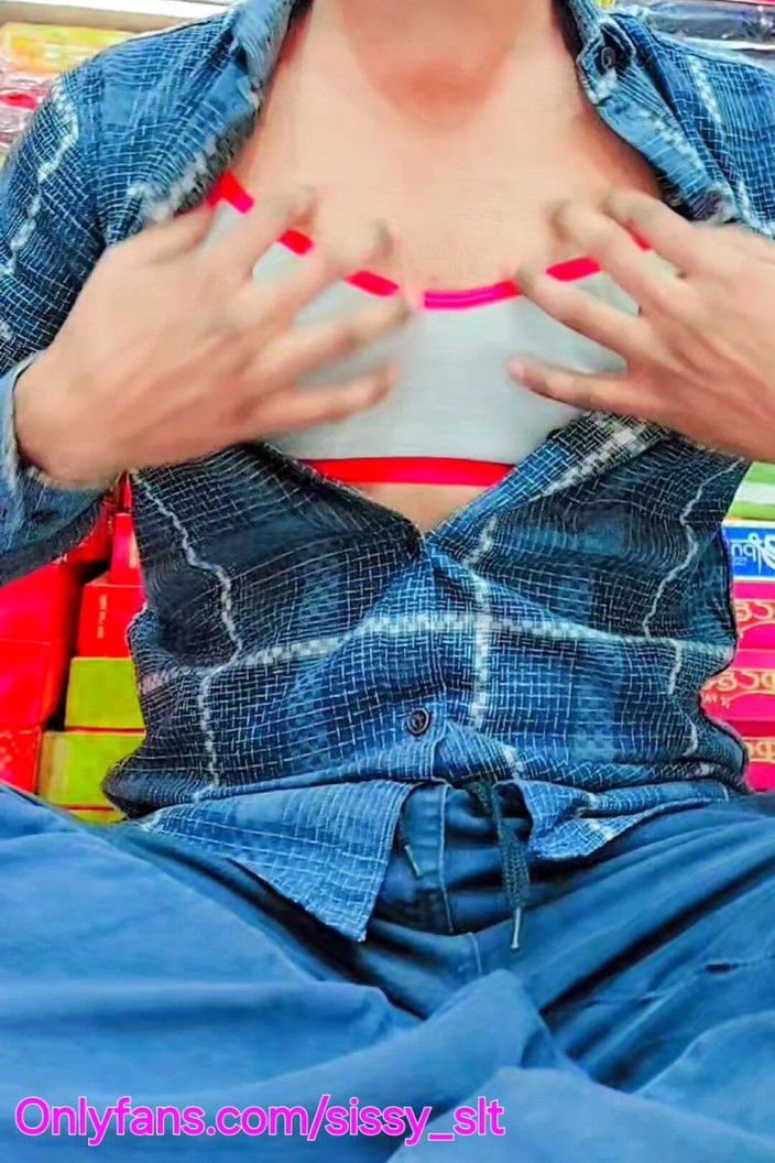 Sissy Slut Simran: Crossdresser mengelip kelentitnya dan melancap