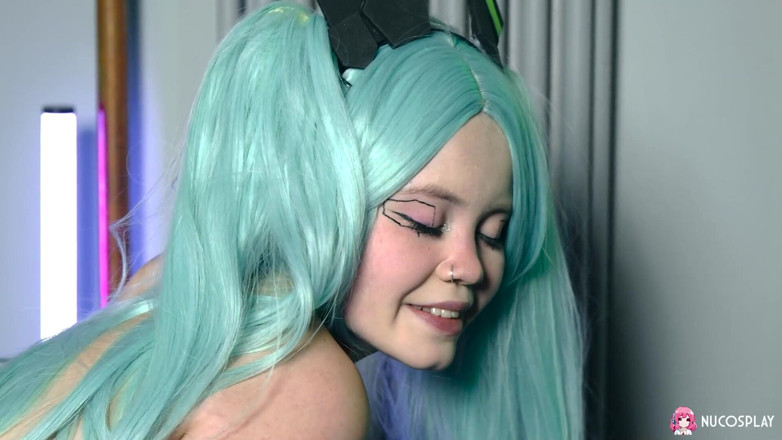 Nu Cosplay: Rebecca Nikson zeigt uns ihre wunderbaren titten im Anime-cosplay