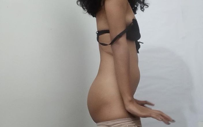 Desi Girl Fun: प्यारे छोटे स्तन हस्तमैथुन। देसी लड़की मज़ा
