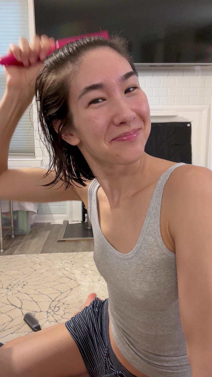 Ms_Emmy_Lynn: Gfe：你会刷我的头发吗