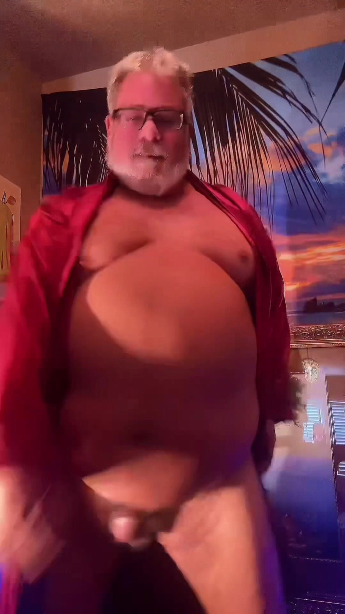 Hand-Free-Daddy-Chub: The Famous Naked Dancing Bear