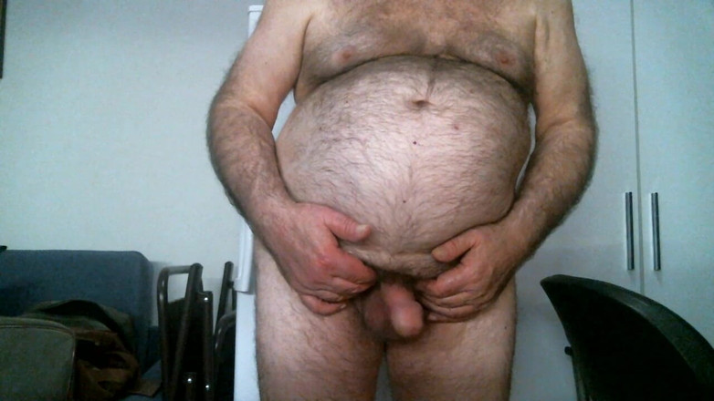 Coach Karl dude lodge: El entrenador Karl frota y acaricia durante un show de...