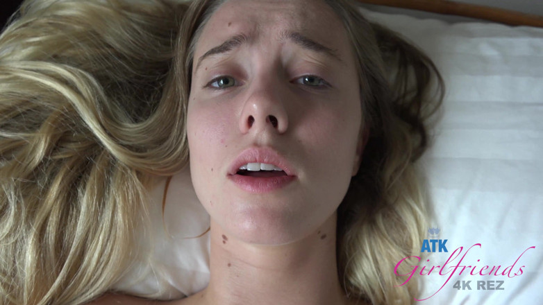 ATK Fans (Girlfriends): Haley denkt dat een beetje seks haar kan helpen wakker...