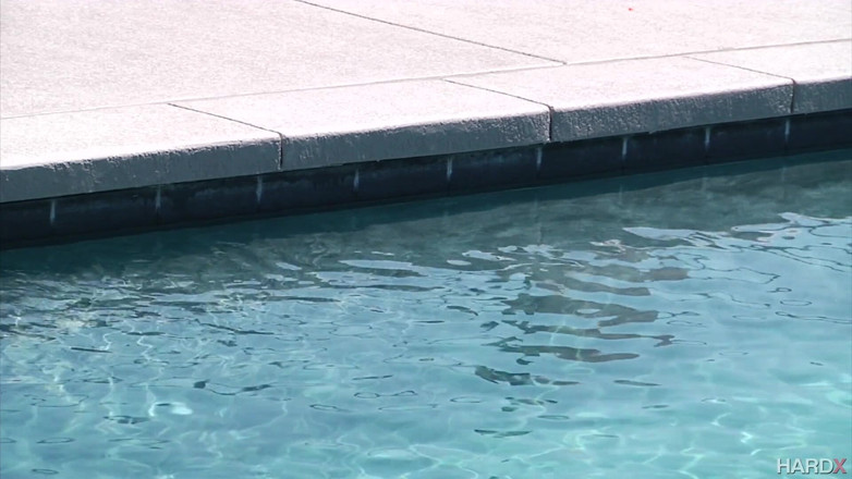 Hard X: HardX - Někdo trojka? Masivní čůrák se stará o dvě sexy holky