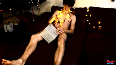 Tasty Twink: Дрочить з гарячим Ітаном