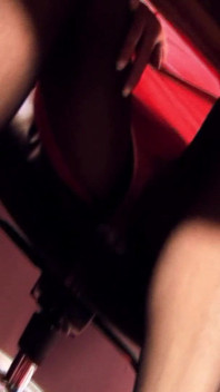 Lesbisk kontorsscen-3_blonde big-breasted lesbisk inbjuder sin anställd att ha sex med en strap-on på kontoret