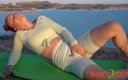 Sheryl X: Masturbare sexy după yoga în costum de sport!