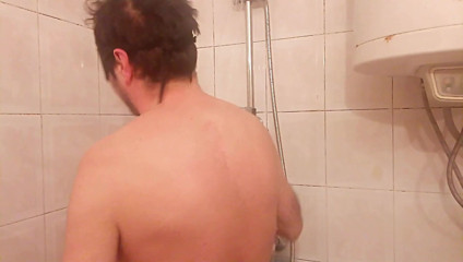 Earl Smile: Hairy Earl takes a shower