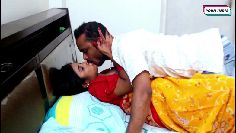 Porn India Studio: Una bella coppia arrapata scopa duramente
