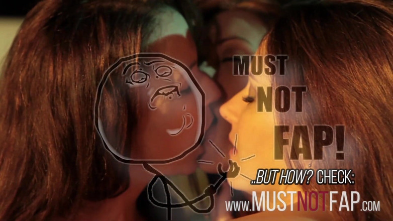 Leon Lambert Girls Twerk Parties CFNM: Le amiche lesbiche super sexy seducono la loro migliore amica...