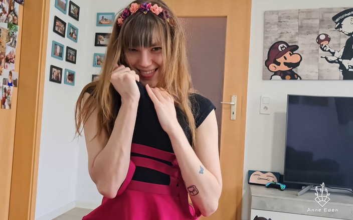 Anne Eden: Клітор пестить пальцями під час траха для кремпаю!!