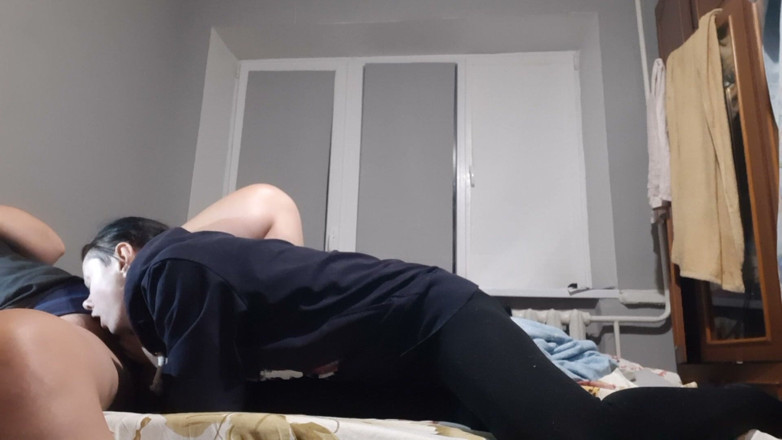 Lesbian-illusion: 我很快射在她嘴里，但她并没有停止舔我的阴户