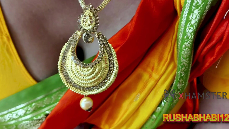 RUSHA BHABI: Indische vrouw en vriend van man hadden allebei seks in...