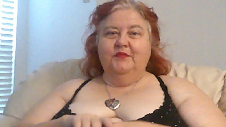 BBW nurse Vicki adventures with friends: แชทลิปสติกตัวจิ๋วแต่งตัว