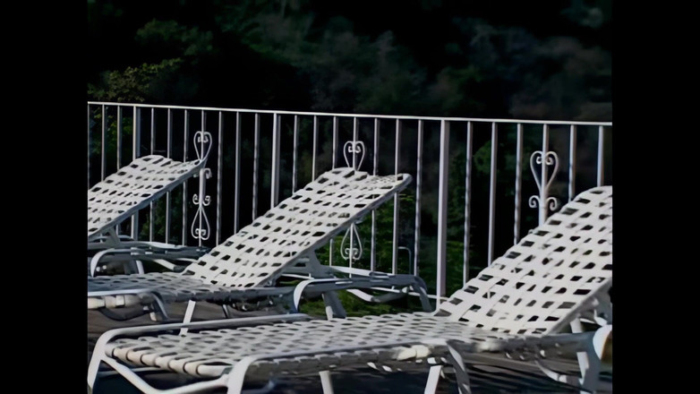 RATATATA!: İki Büyük Göğüslü Genç Lezbiyen İçin Sıcak Yaz Makaslama Yarışı