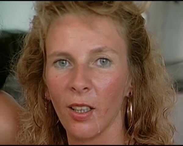 Deutscher hardcore: Bella ragazza tedesca condivide il cazzo con una calda miLF...