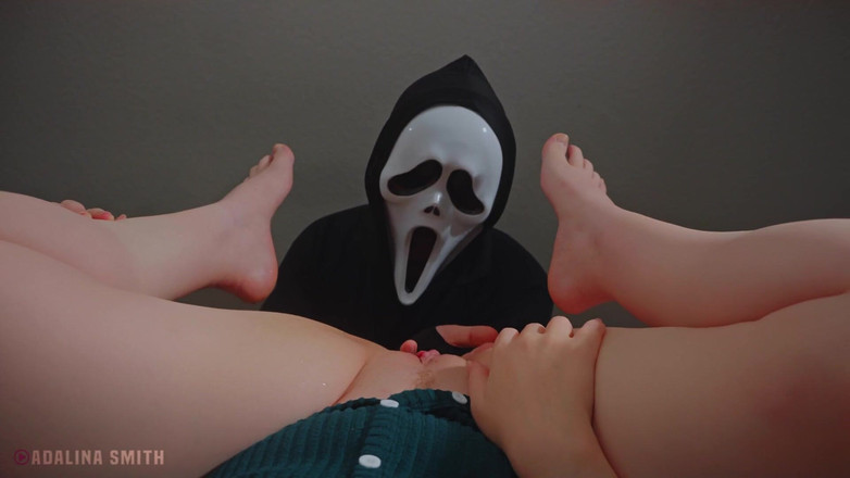 Adalina Smith: Schizza sulla faccia del fantasma e gli lascia prendere le...