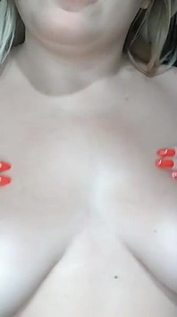 Minyak pada tetek besar