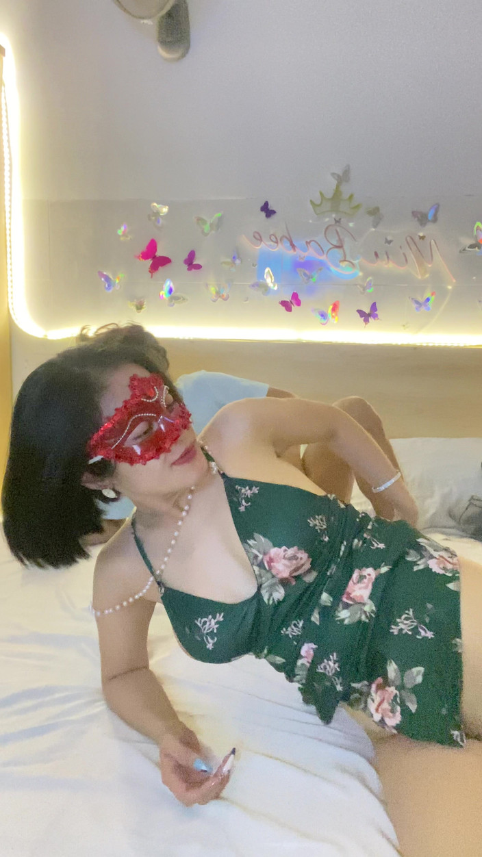 MiuBabee: Nhân viên Trung Quốc được một khách hàng trẻ tuổi mời đến...