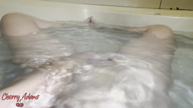 Cherry Adams: Fingering My Pussy and Exhibiting My Feet at the Bathtub