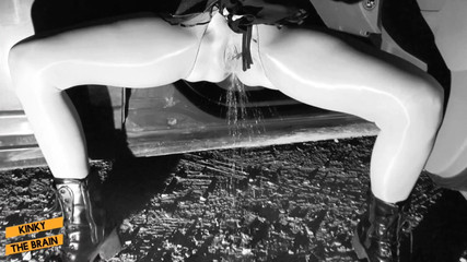 Kinky N the Brain: パパを引っ張って、おしっこがひどくなっちゃった!