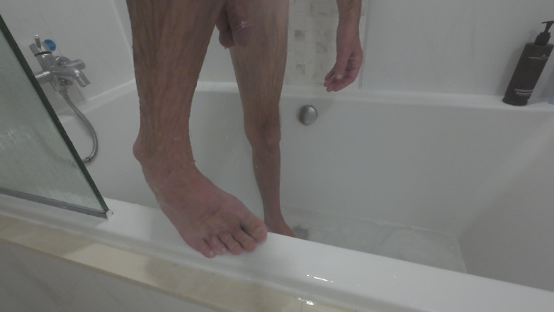 Big dick dadddy: Je me lave les pieds pour mes adorateurs des pieds