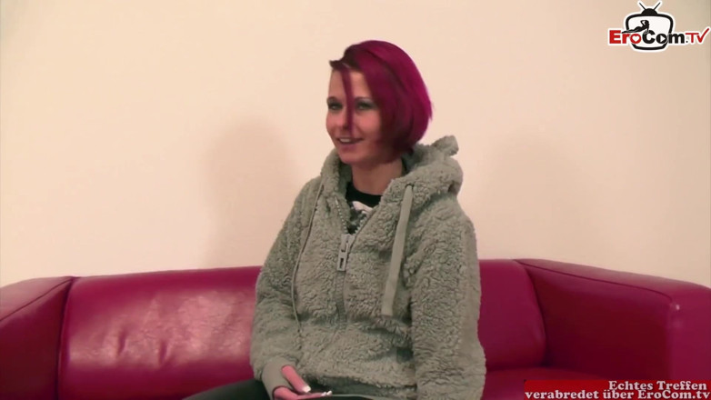 EroCom: Dünne amateurin mit rosa haaren und kleinen titten beim sexcasting